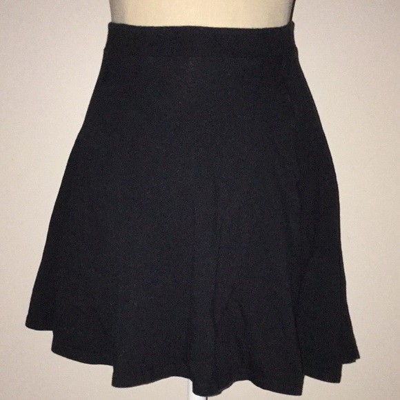 Forever 21 black mini skirt - Picture 3 of 5